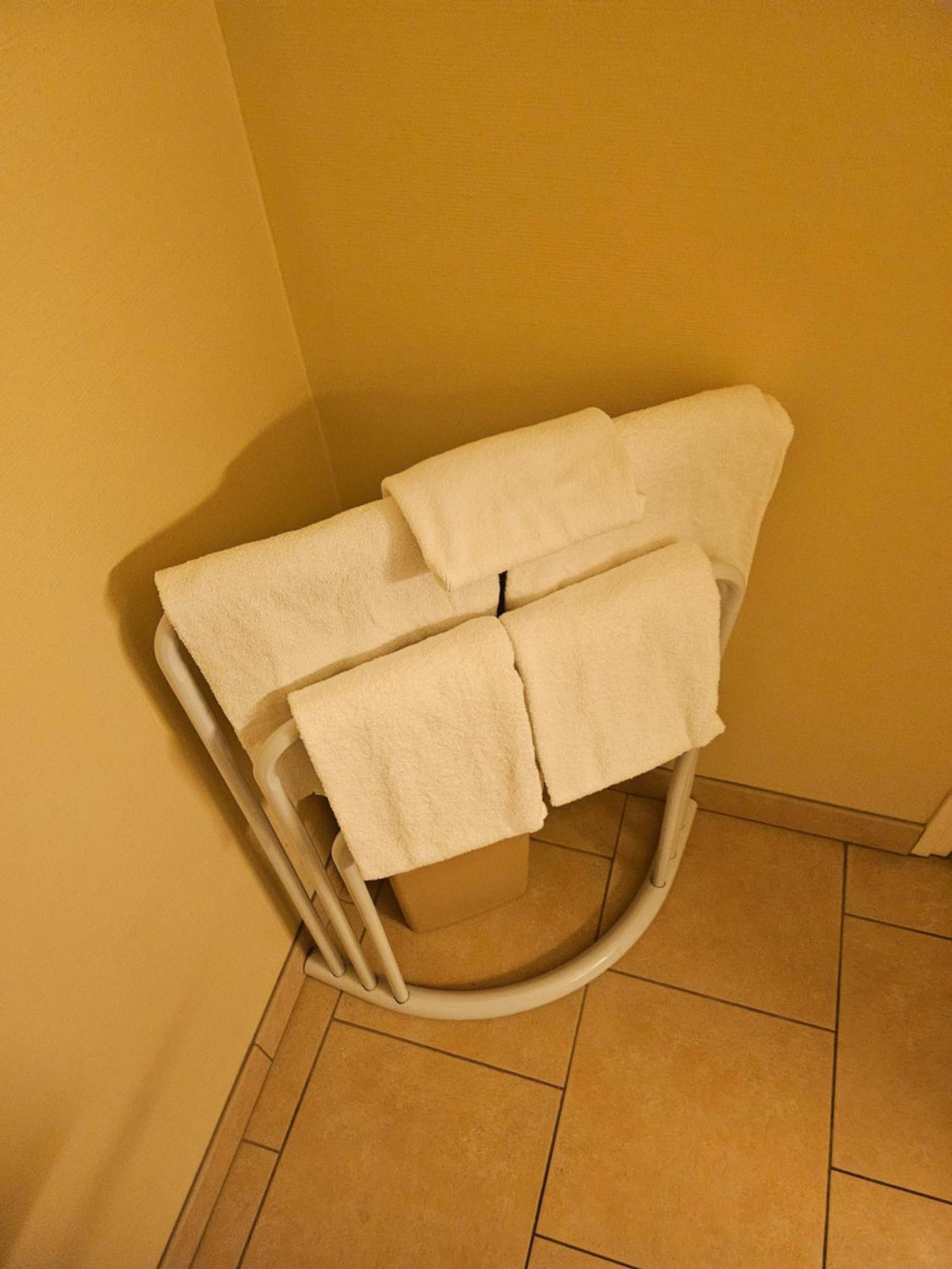 Du Saumon, Verneuil Sur Avre Hotel 2*